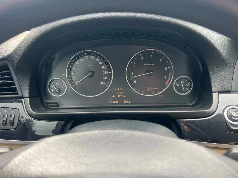 BMW 523 3.0i, снимка 7 - Автомобили и джипове - 53496720