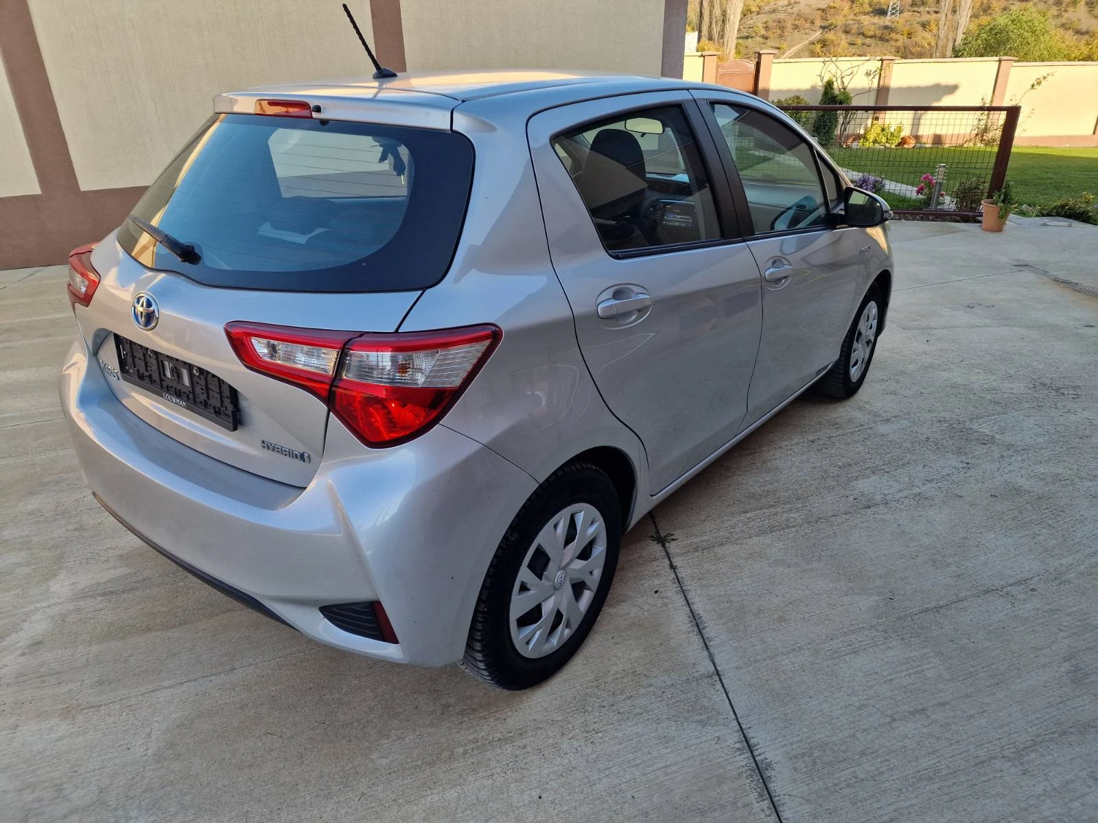 Toyota Yaris 1.5 Hybrid e-CVT - изображение 8