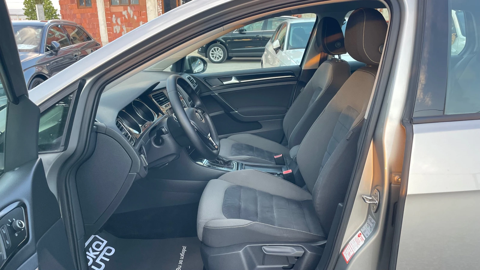 VW Golf 2.0TDI/АВТОМАТИК/НАВИГАЦИЯ/100%РЕАЛНИ КМ./ - изображение 9