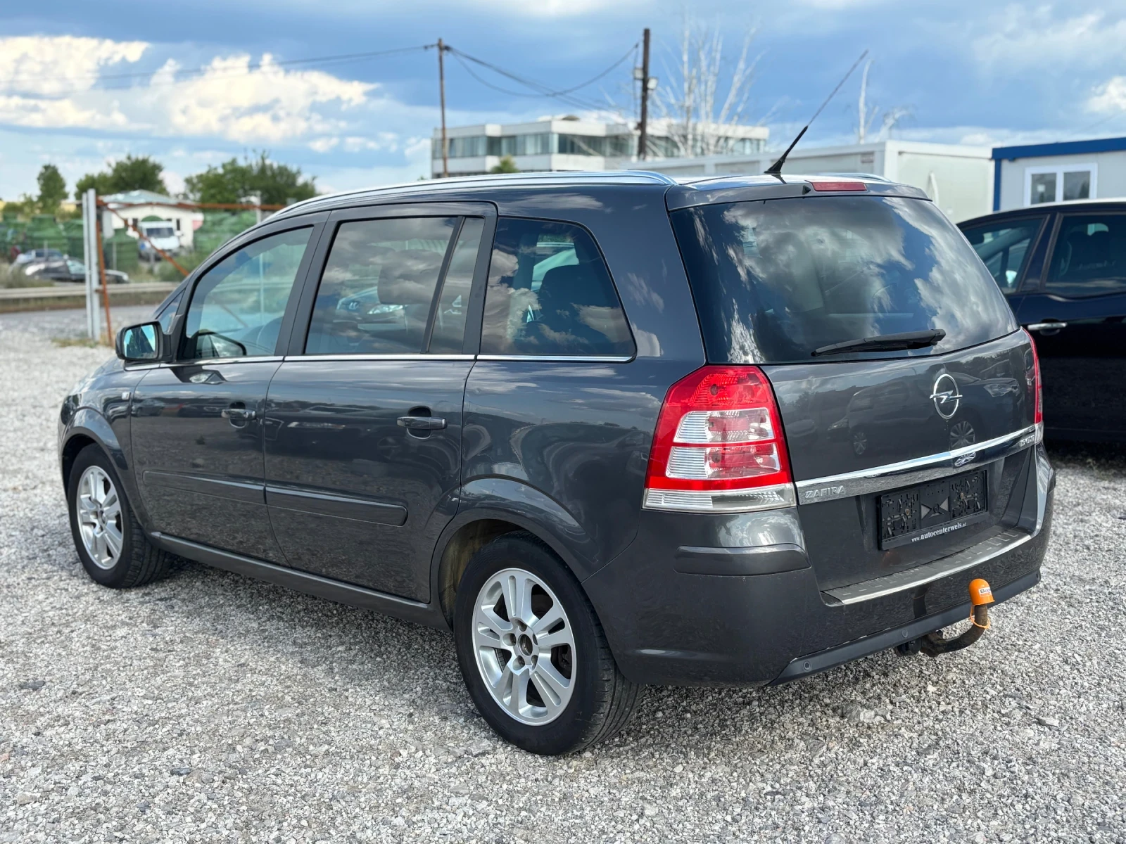Opel Zafira 1.9-120кс, 7-местен - изображение 2