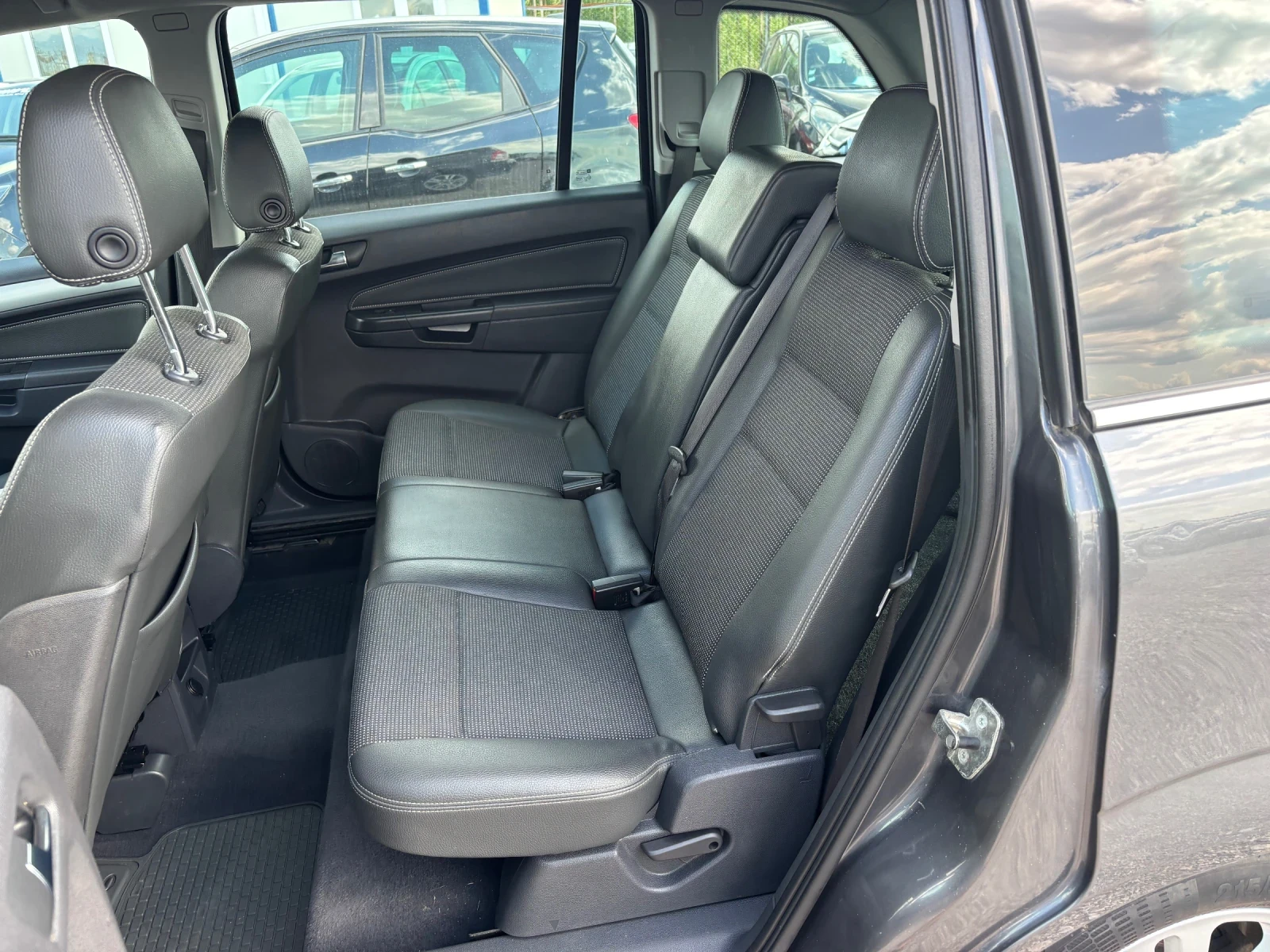 Opel Zafira 1.9-120кс, 7-местен - изображение 9