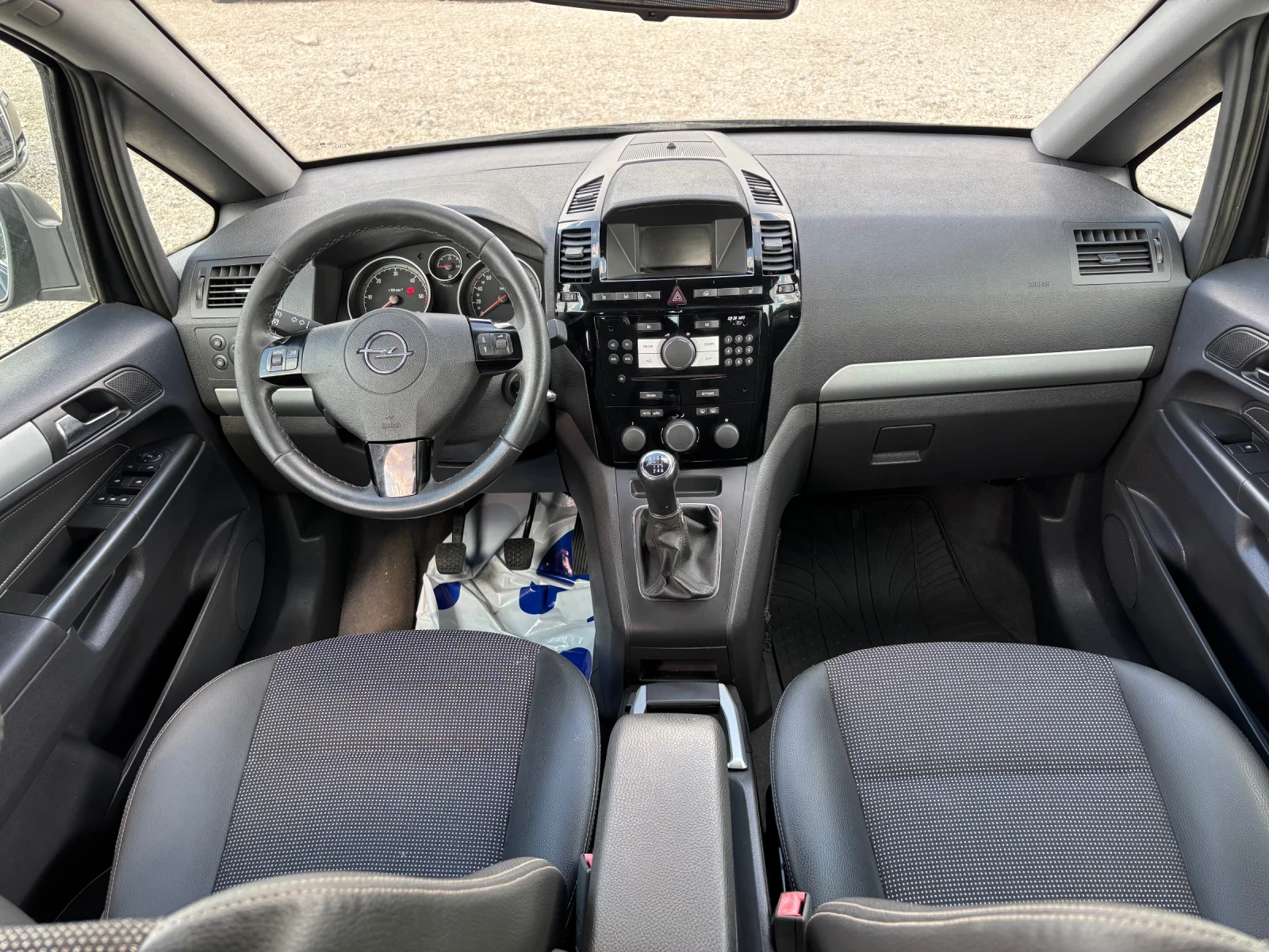Opel Zafira 1.9-120кс, 7-местен - изображение 10