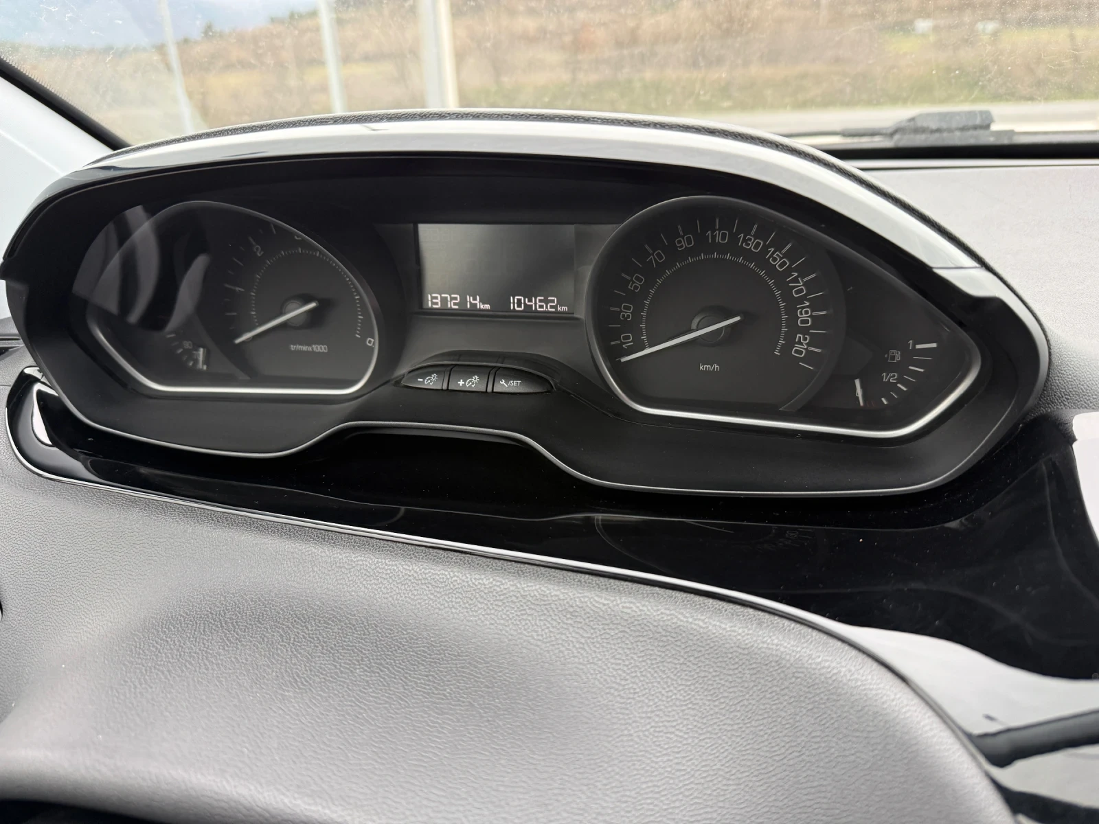 Peugeot 208 1.6HDI , снимка 16 - Автомобили и джипове - 53892922