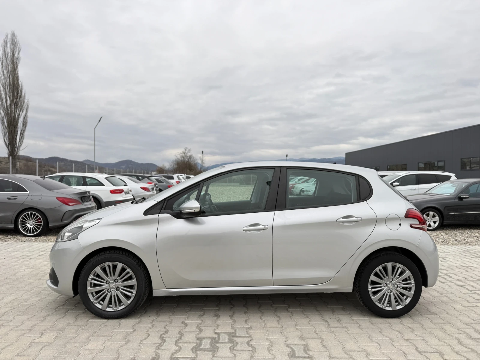 Peugeot 208 1.6HDI , снимка 3 - Автомобили и джипове - 53892922