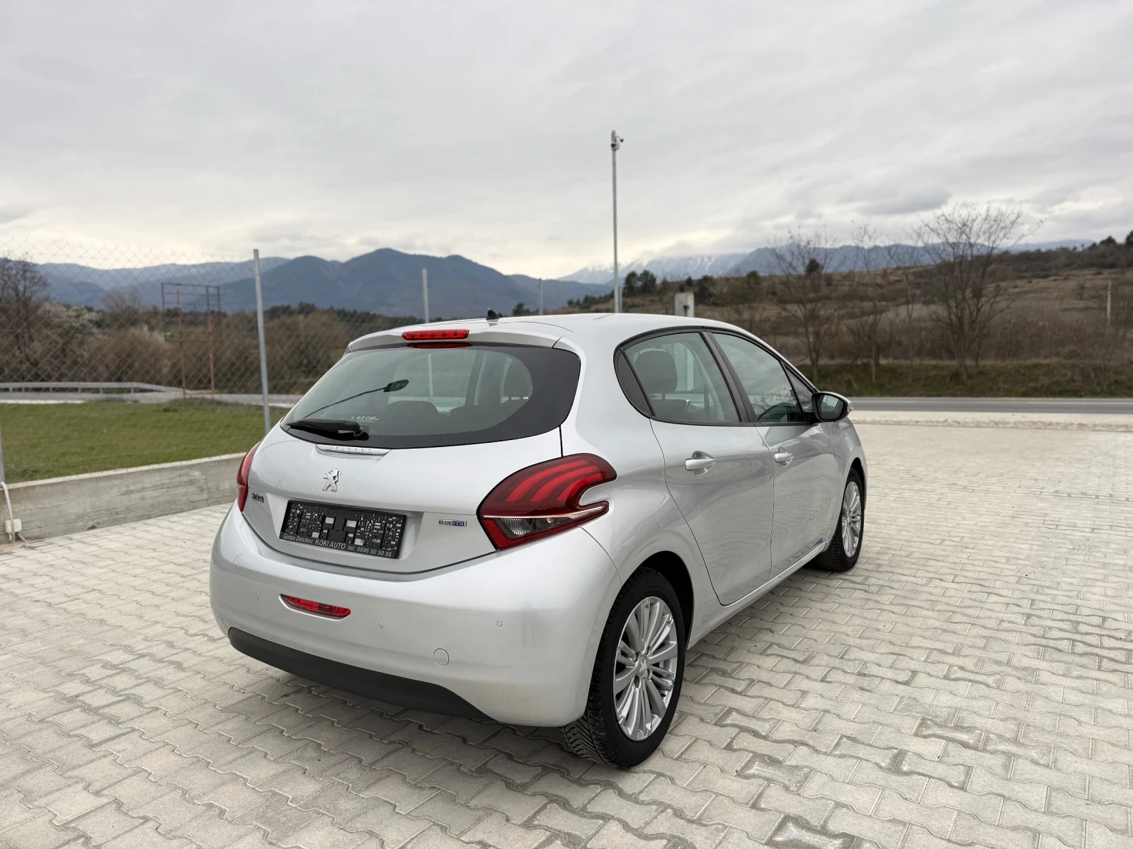 Peugeot 208 1.6HDI , снимка 6 - Автомобили и джипове - 53892922