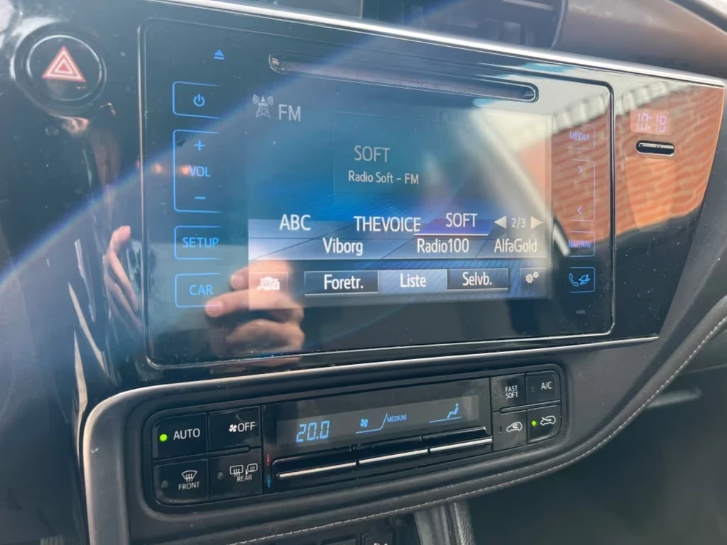 Toyota Auris Comfort 1.2 benzin 116ps DK, снимка 9 - Автомобили и джипове - 54153576