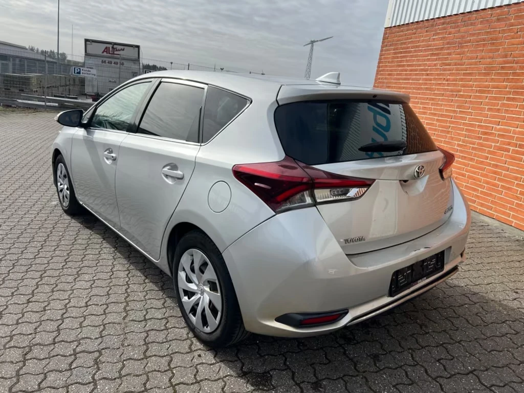 Toyota Auris Comfort 1.2 benzin 116ps DK, снимка 5 - Автомобили и джипове - 54153576
