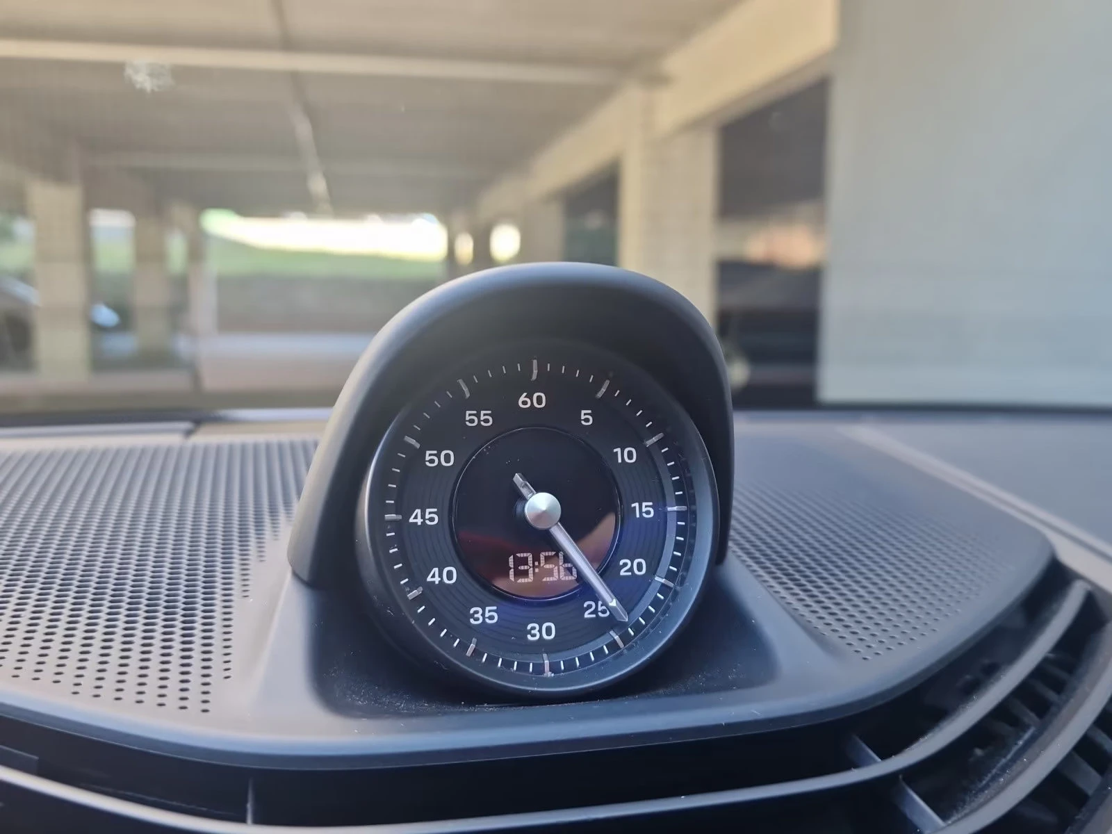 Porsche Taycan 4S/571HP/PANO/MATRIX/360/CHRONO/ACC/394z, снимка 16 - Автомобили и джипове - 54428731