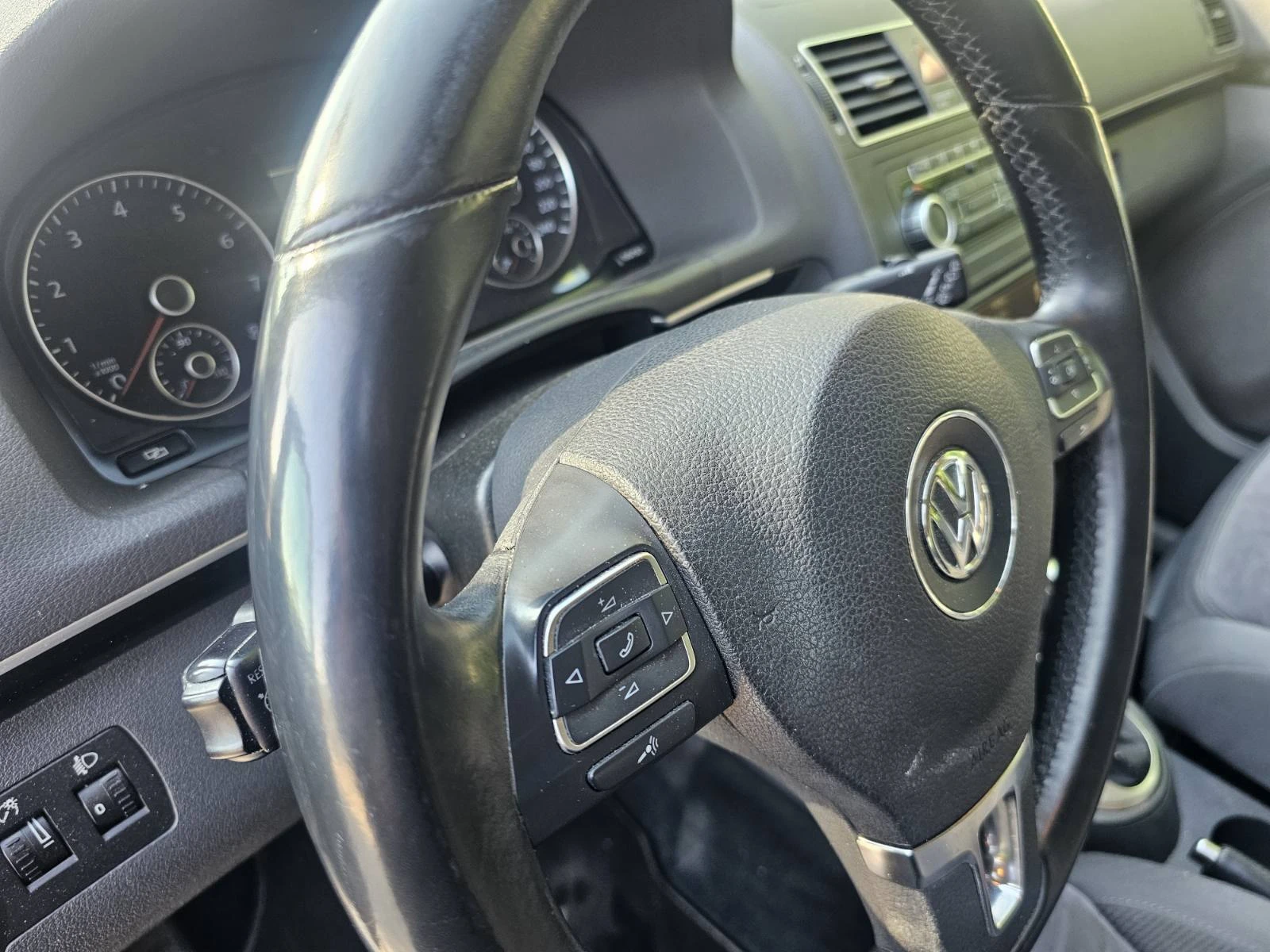 VW Touran 1.4TSI DSG, снимка 8 - Автомобили и джипове - 54665580