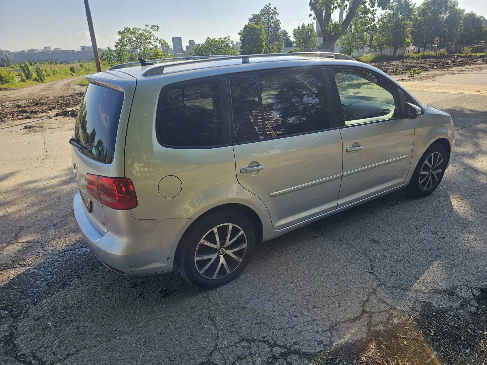 VW Touran 1.4TSI DSG, снимка 3 - Автомобили и джипове - 54665580