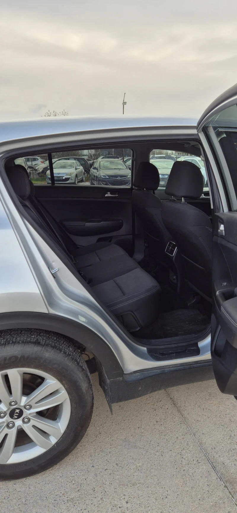 Kia Sportage, снимка 7 - Автомобили и джипове - 52646543