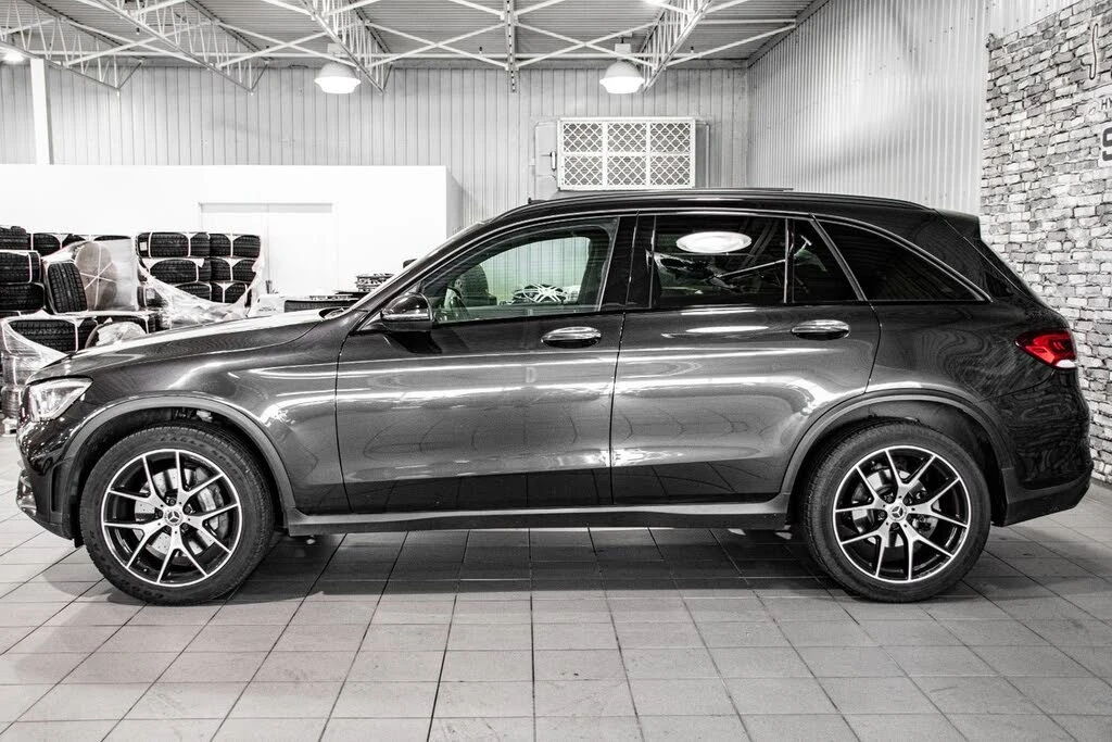 Mercedes-Benz GLC 300 4MATIC* DISTRONIC* KEYLESS* ПАНОРАМА* LANE ASSIST* - изображение 3