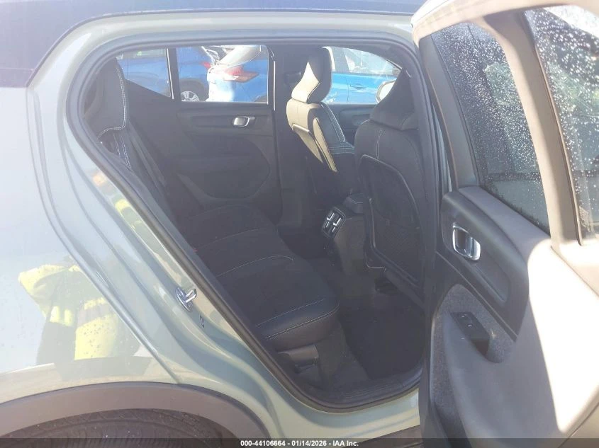 Volvo XC40 Recharge Pure Electric Twin Plus - изображение 8