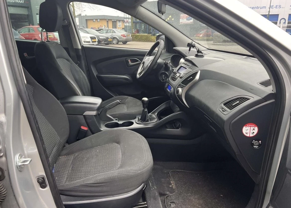 Hyundai IX35 2.0, снимка 7 - Автомобили и джипове - 53864630