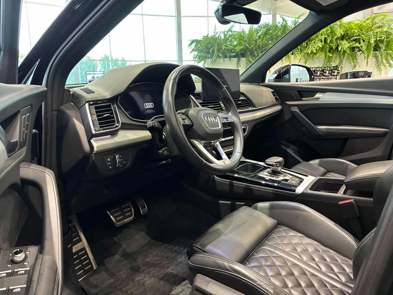 Audi SQ5 Progressiv | CARFAX | АВТОКРЕДИТ БЕЗ ПЪРВОНАЧАЛНА, снимка 7 - Автомобили и джипове - 55457621