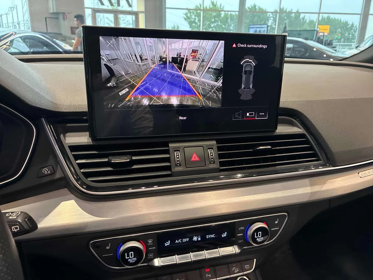 Audi SQ5 Progressiv | CARFAX | АВТОКРЕДИТ БЕЗ ПЪРВОНАЧАЛНА, снимка 9 - Автомобили и джипове - 55457621