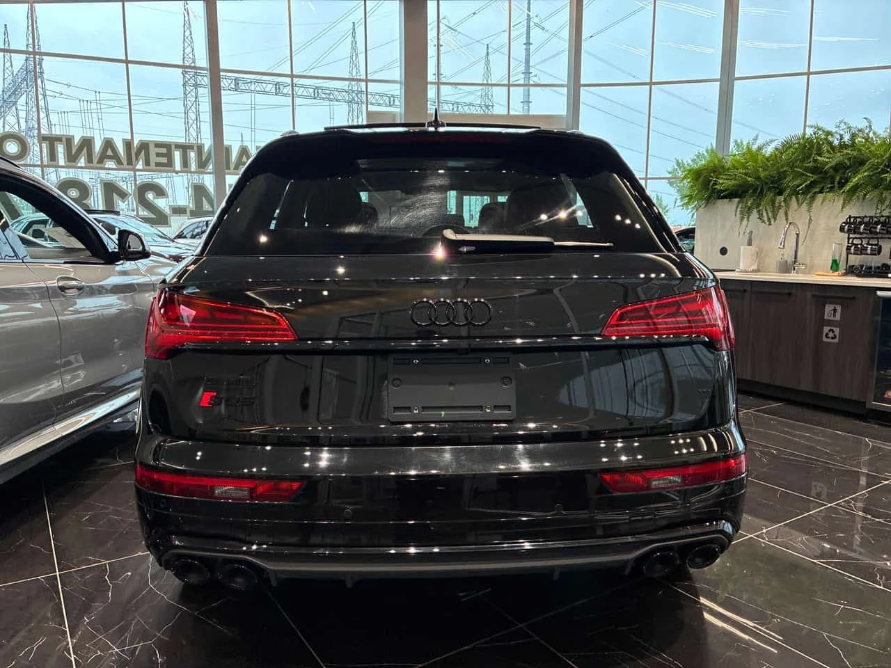 Audi SQ5 Progressiv | CARFAX | АВТОКРЕДИТ БЕЗ ПЪРВОНАЧАЛНА, снимка 5 - Автомобили и джипове - 55457621