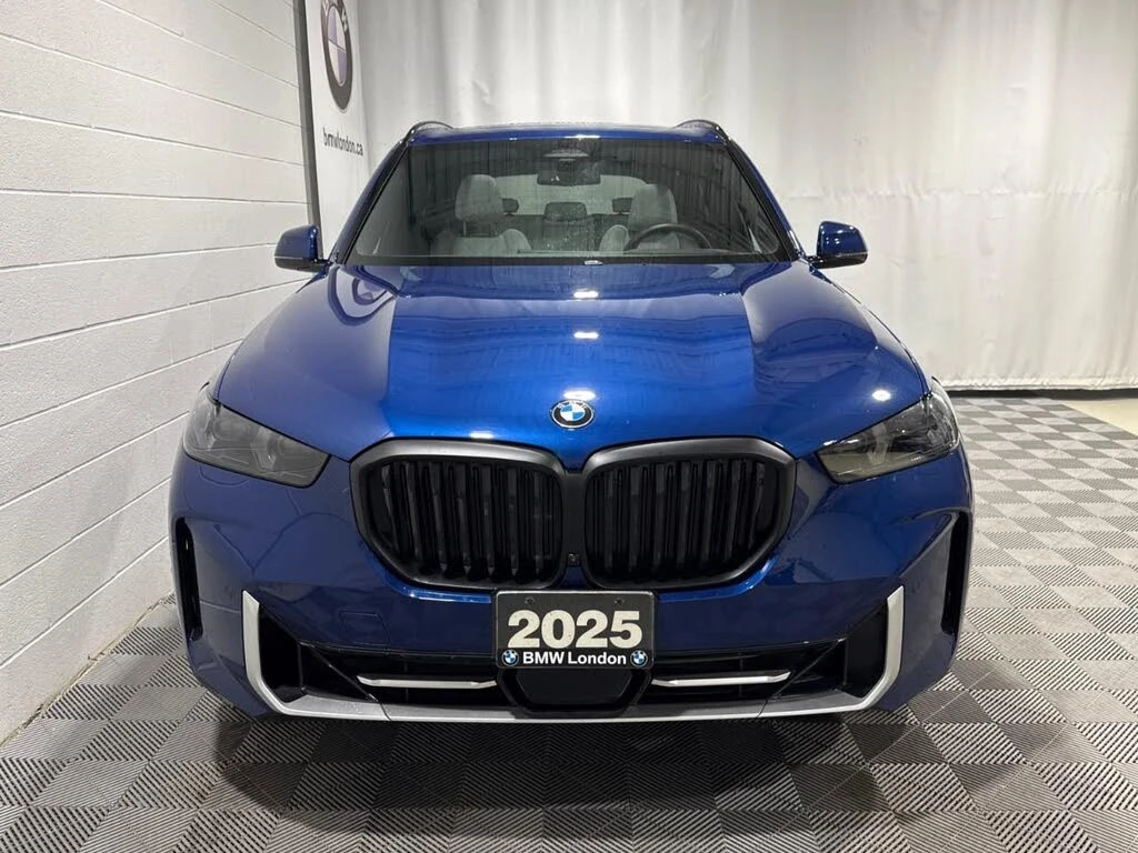 BMW X5 xDrive40i/БЯЛ САЛОН/HK/HUD/ВЪЗДУХ/ОБДУХ/LE MANS/PA, снимка 2 - Автомобили и джипове - 56215188