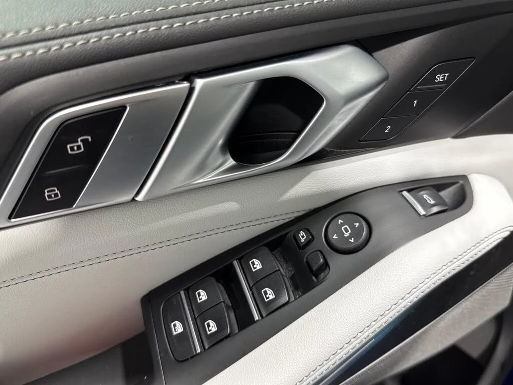 BMW X5 xDrive40i/БЯЛ САЛОН/HK/HUD/ВЪЗДУХ/ОБДУХ/LE MANS/PA, снимка 9 - Автомобили и джипове - 56215188