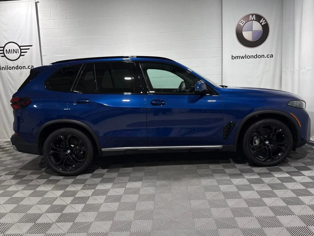 BMW X5 xDrive40i/БЯЛ САЛОН/HK/HUD/ВЪЗДУХ/ОБДУХ/LE MANS/PA, снимка 3 - Автомобили и джипове - 56215188