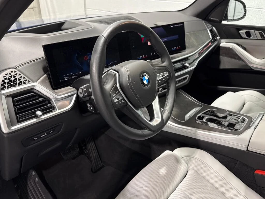 BMW X5 xDrive40i/БЯЛ САЛОН/HK/HUD/ВЪЗДУХ/ОБДУХ/LE MANS/PA, снимка 11 - Автомобили и джипове - 56215188