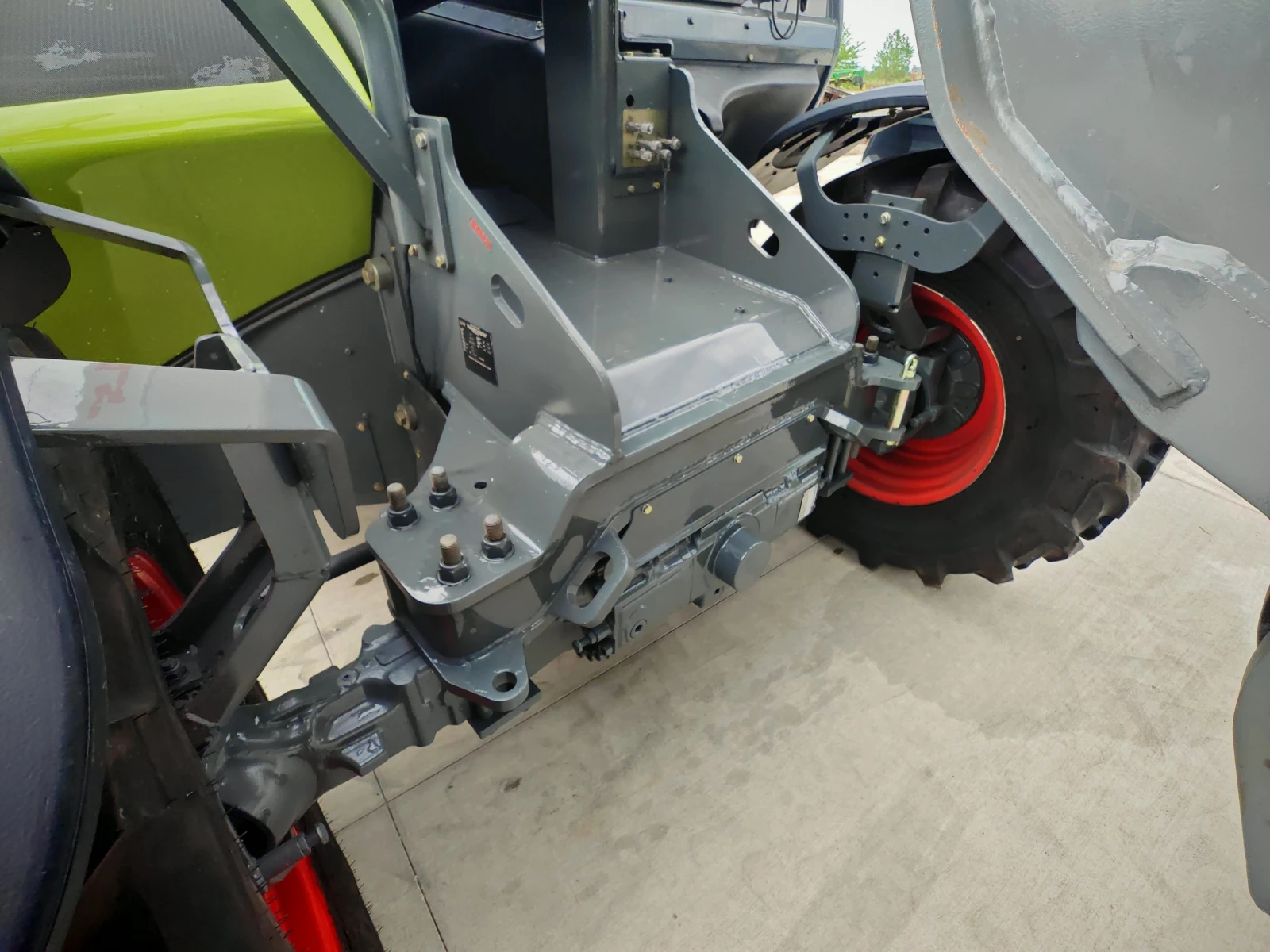 Телескопичен товарач Claas 7044 лизинг с първоначална вноска 20% - изображение 4