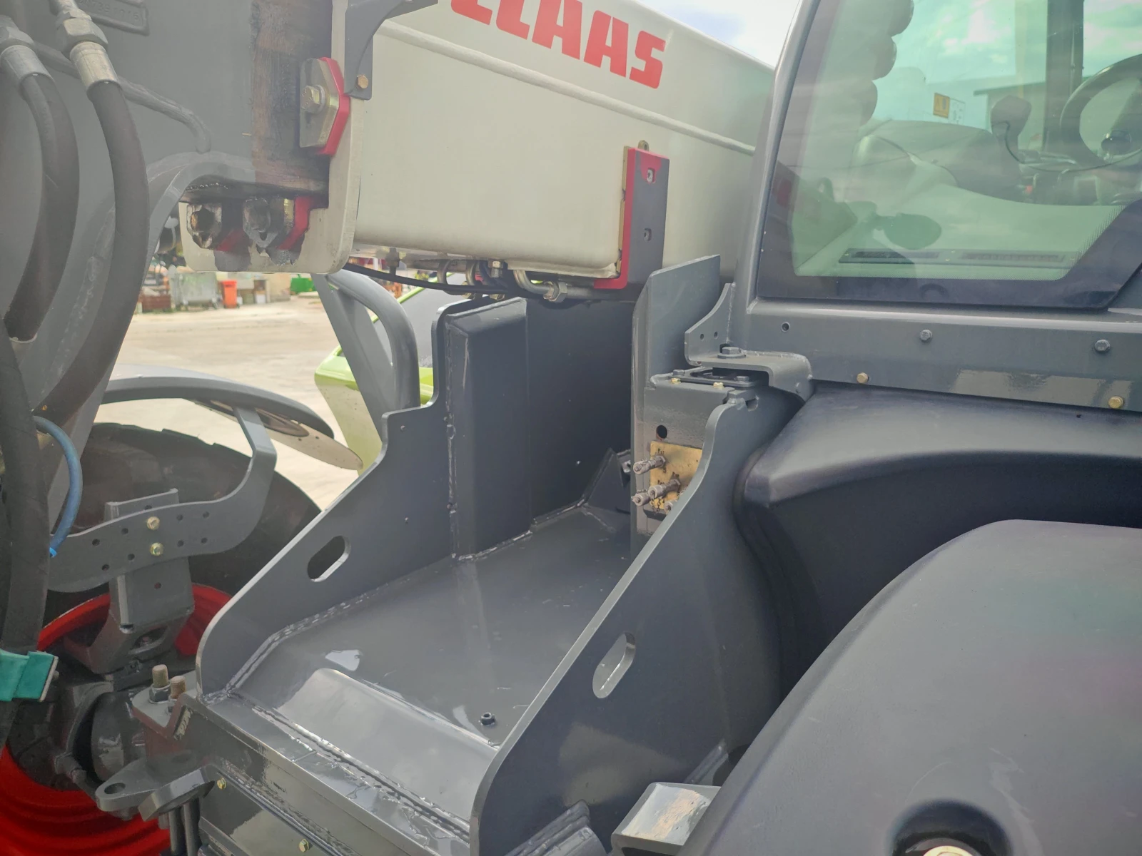 Телескопичен товарач Claas 7044 лизинг с първоначална вноска 20% - изображение 10
