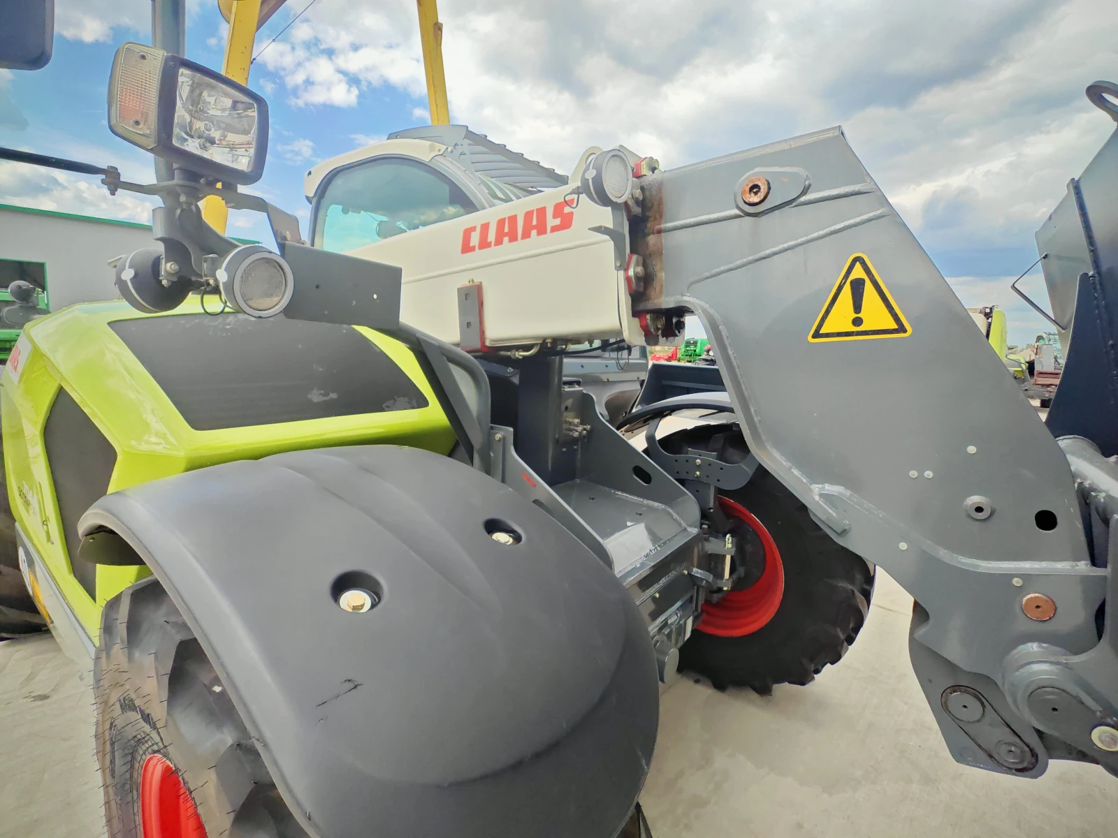 Телескопичен товарач Claas 7044 лизинг с първоначална вноска 20% - изображение 5