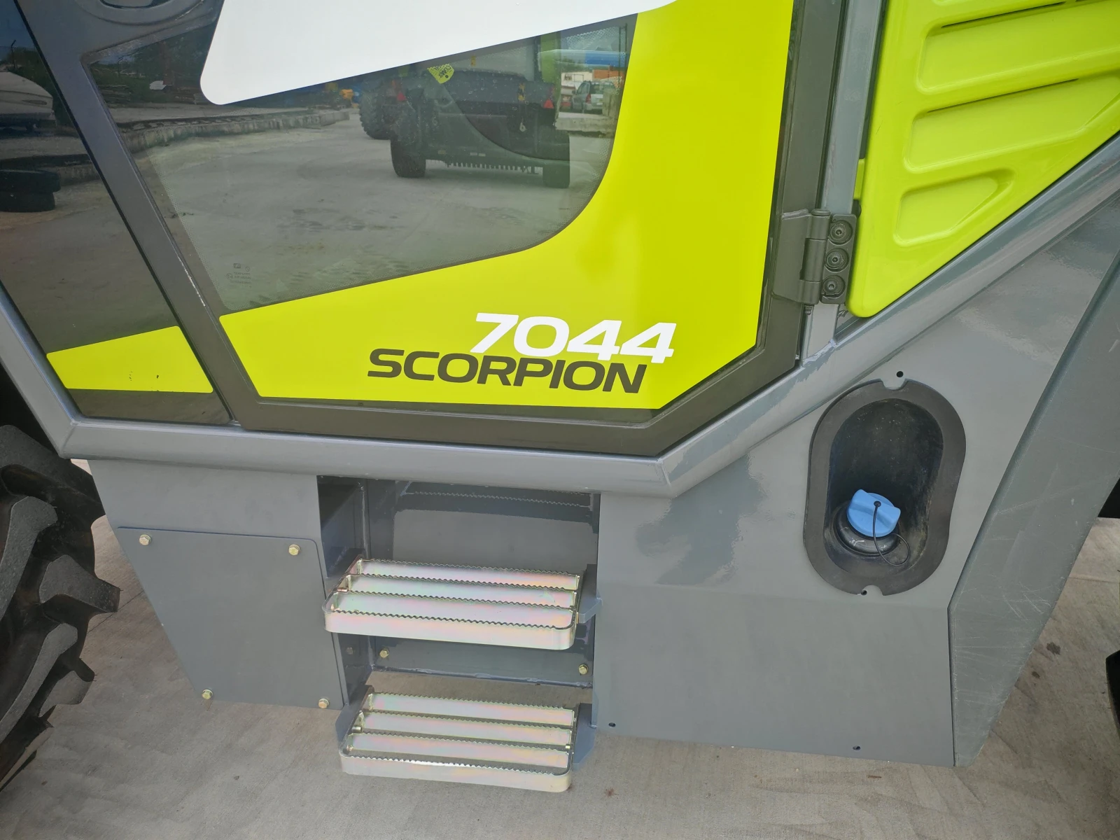 Телескопичен товарач Claas 7044 лизинг с първоначална вноска 20% - изображение 8