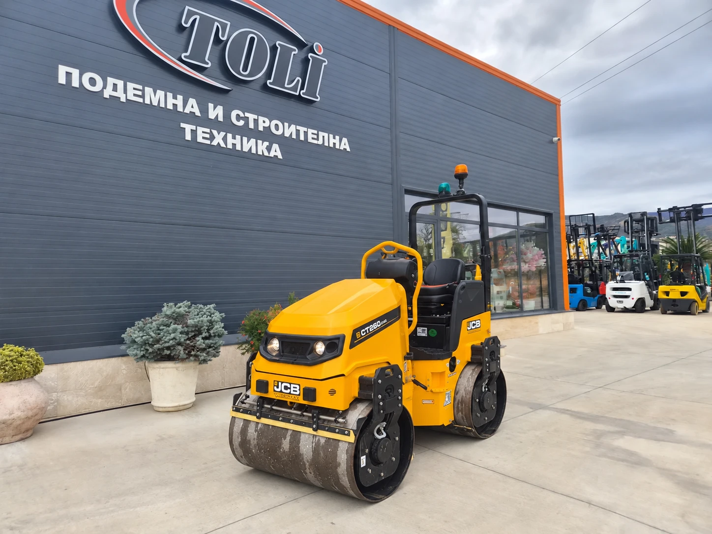 Валяк Друга марка JCB  CT260-120 / НЕРАЗЛИЧИМ ОТ НОВ !!!
