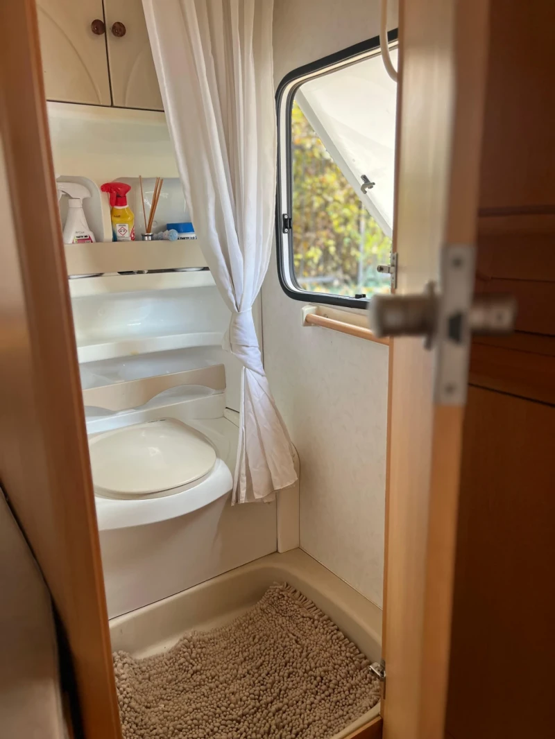 Каравана Hobby De luxe 460, снимка 14 - Каравани и кемпери - 52277428