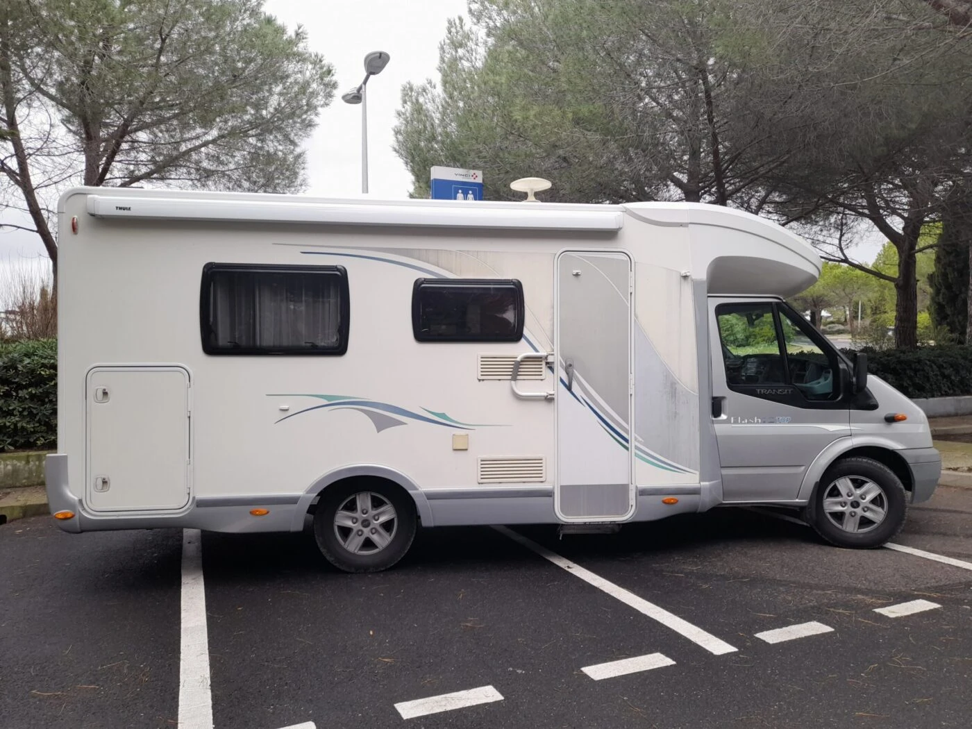 Кемпер Chausson Flash 12 Ford, снимка 3 - Каравани и кемпери - 55293912