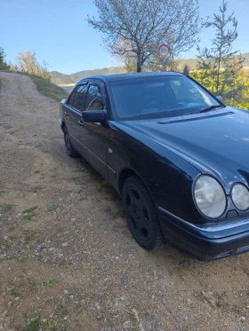 Mercedes-Benz E 280  GAZ 4MATIC, снимка 3
