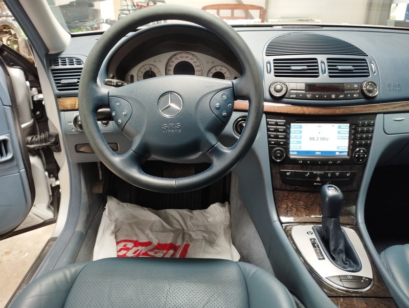 Mercedes-Benz E 320 4 Matic, снимка 8 - Автомобили и джипове - 46022019