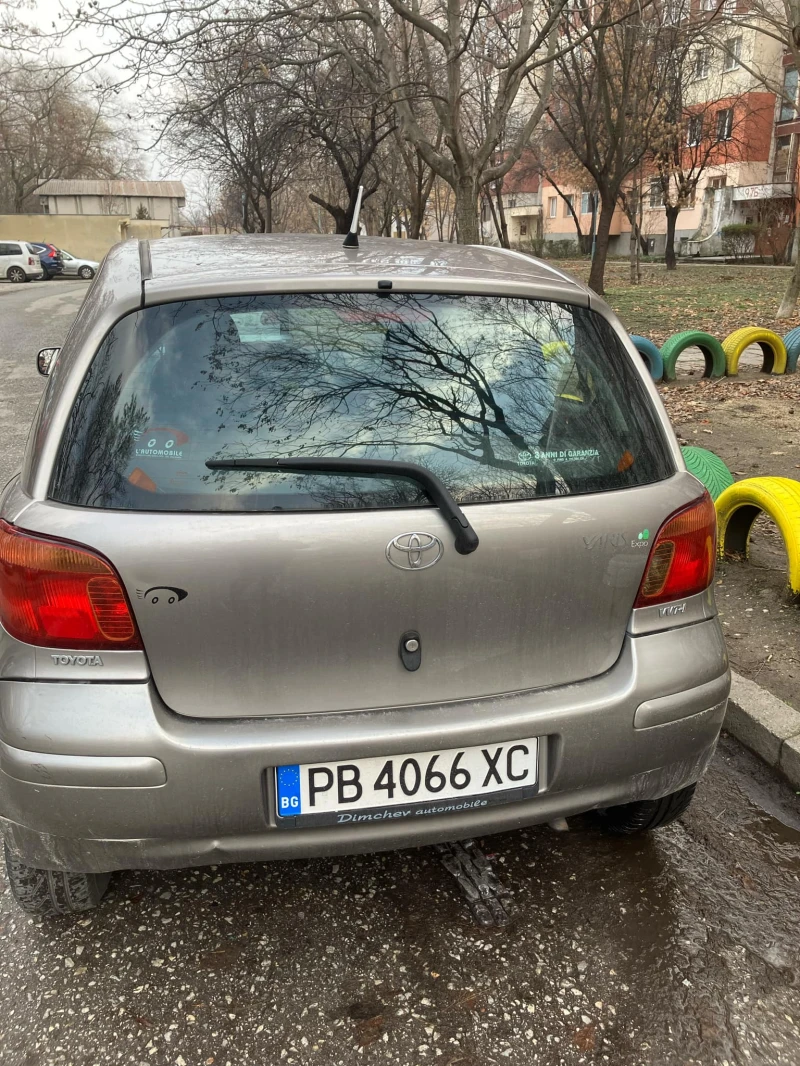 Toyota Yaris 1.0 VVT-I, снимка 4 - Автомобили и джипове - 48449221