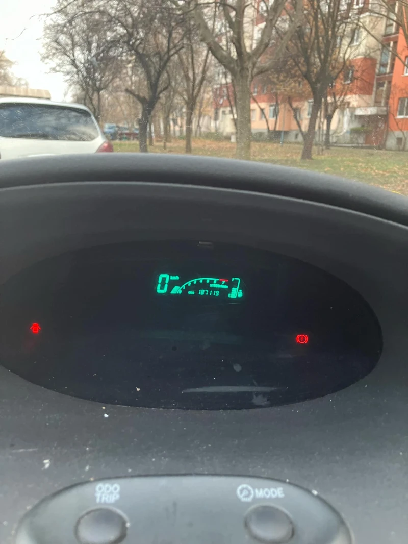 Toyota Yaris 1.0 VVT-I, снимка 5 - Автомобили и джипове - 48449221