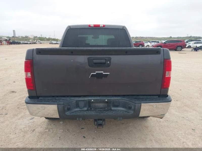 Chevrolet Silverado 5.3L V-8 VVT, 315HP 4X2 Drive, снимка 8 - Автомобили и джипове - 53021746