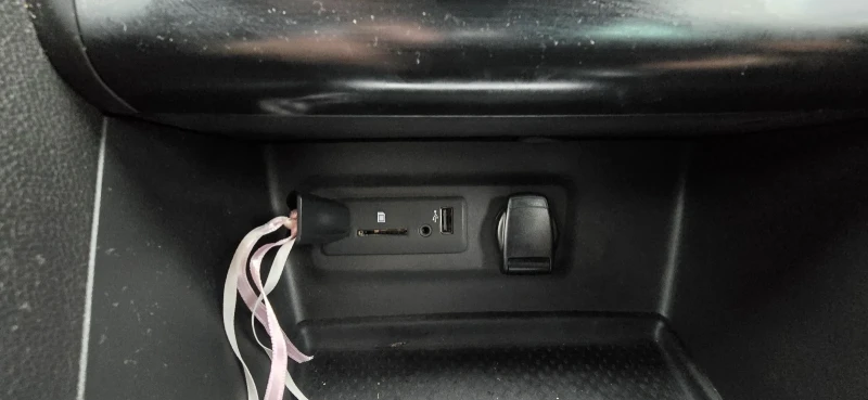 Renault Megane 1.3 Tce, снимка 16 - Автомобили и джипове - 53055997