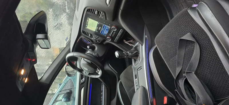 Renault Megane 1.3 Tce, снимка 8 - Автомобили и джипове - 53055997