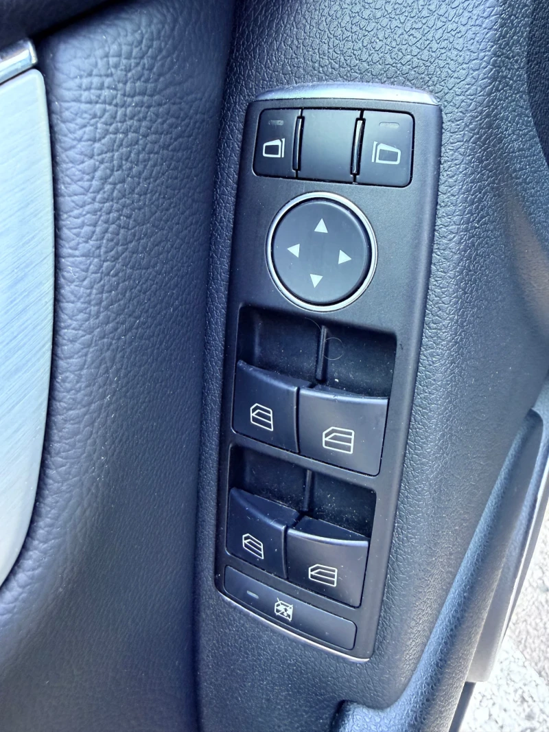 Mercedes-Benz C 180 AMG Avangard Гаражен автомобил, снимка 15 - Автомобили и джипове - 53534185