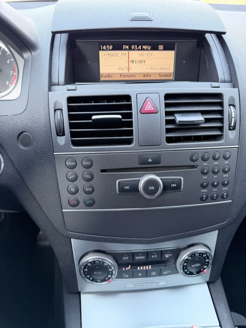 Mercedes-Benz C 180 AMG Avangard Гаражен автомобил, снимка 17 - Автомобили и джипове - 53534185