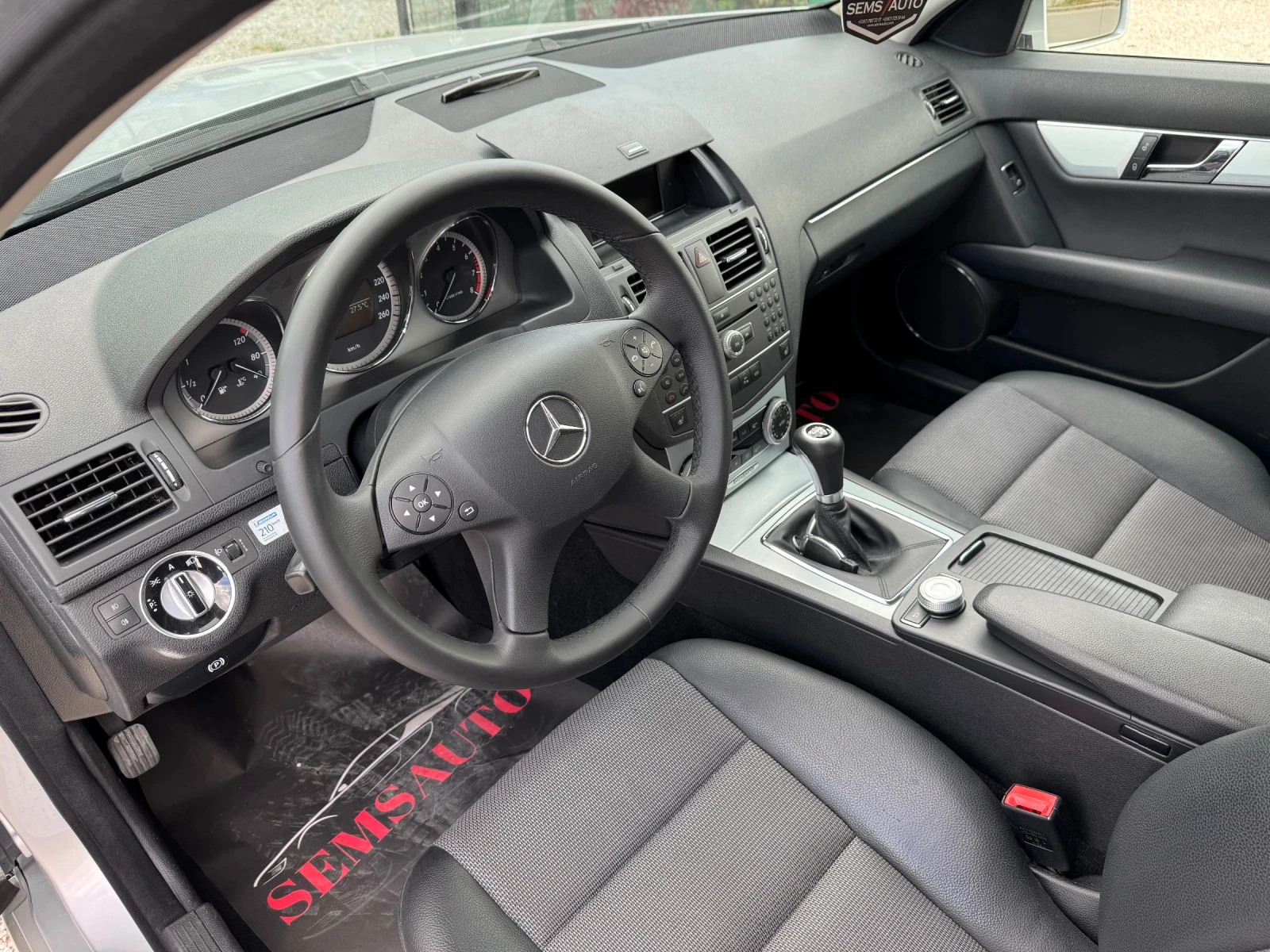 Mercedes-Benz C 180 CGI 1.8i BLUE EFFICIENCY AVANTGARDE - изображение 10