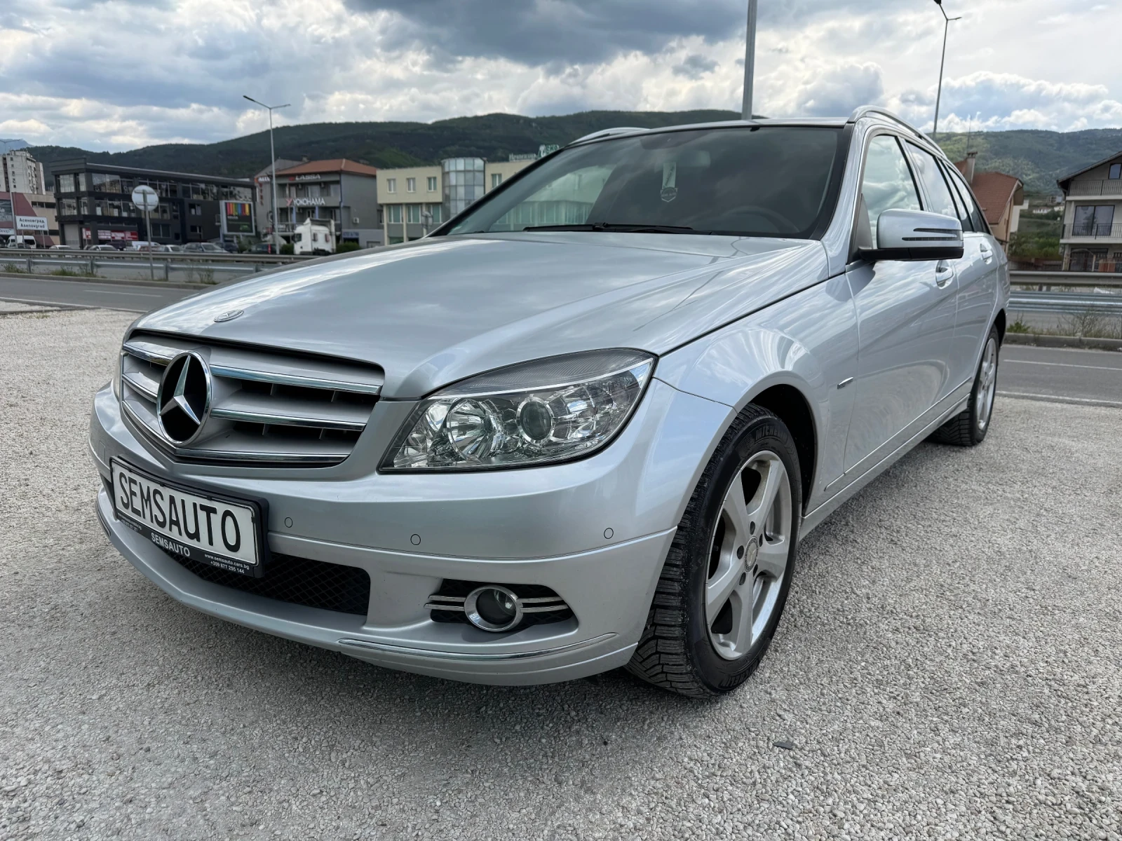 Mercedes-Benz C 180 CGI 1.8i BLUE EFFICIENCY AVANTGARDE - изображение 2