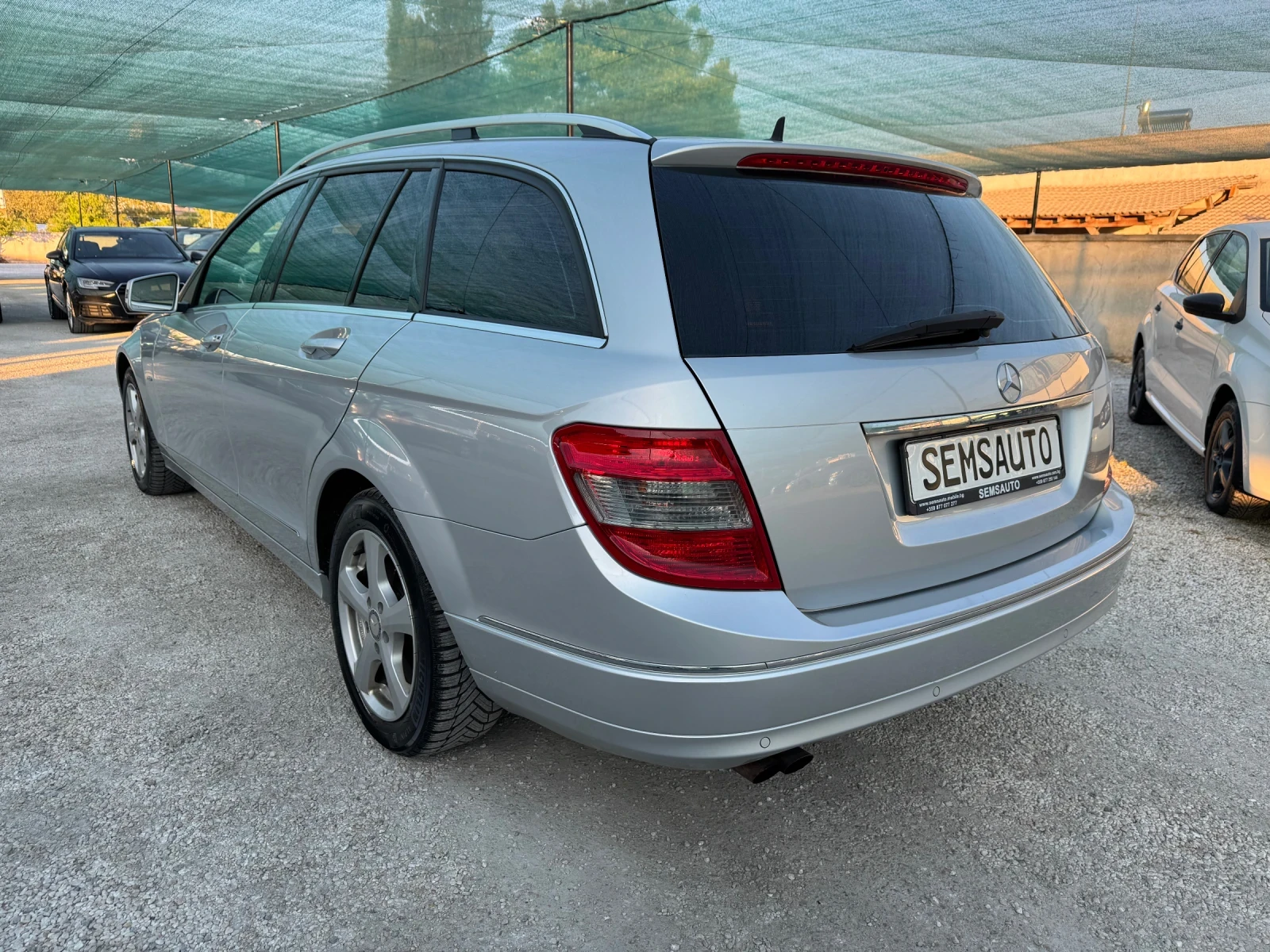 Mercedes-Benz C 180 CGI 1.8i BLUE EFFICIENCY AVANTGARDE - изображение 4