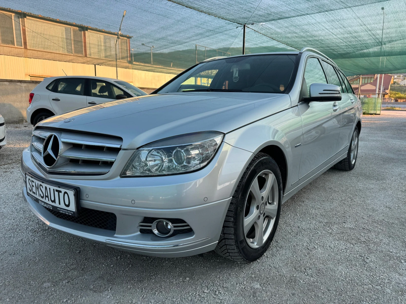 Mercedes-Benz C 180 CGI 1.8i BLUE EFFICIENCY AVANTGARDE - изображение 3