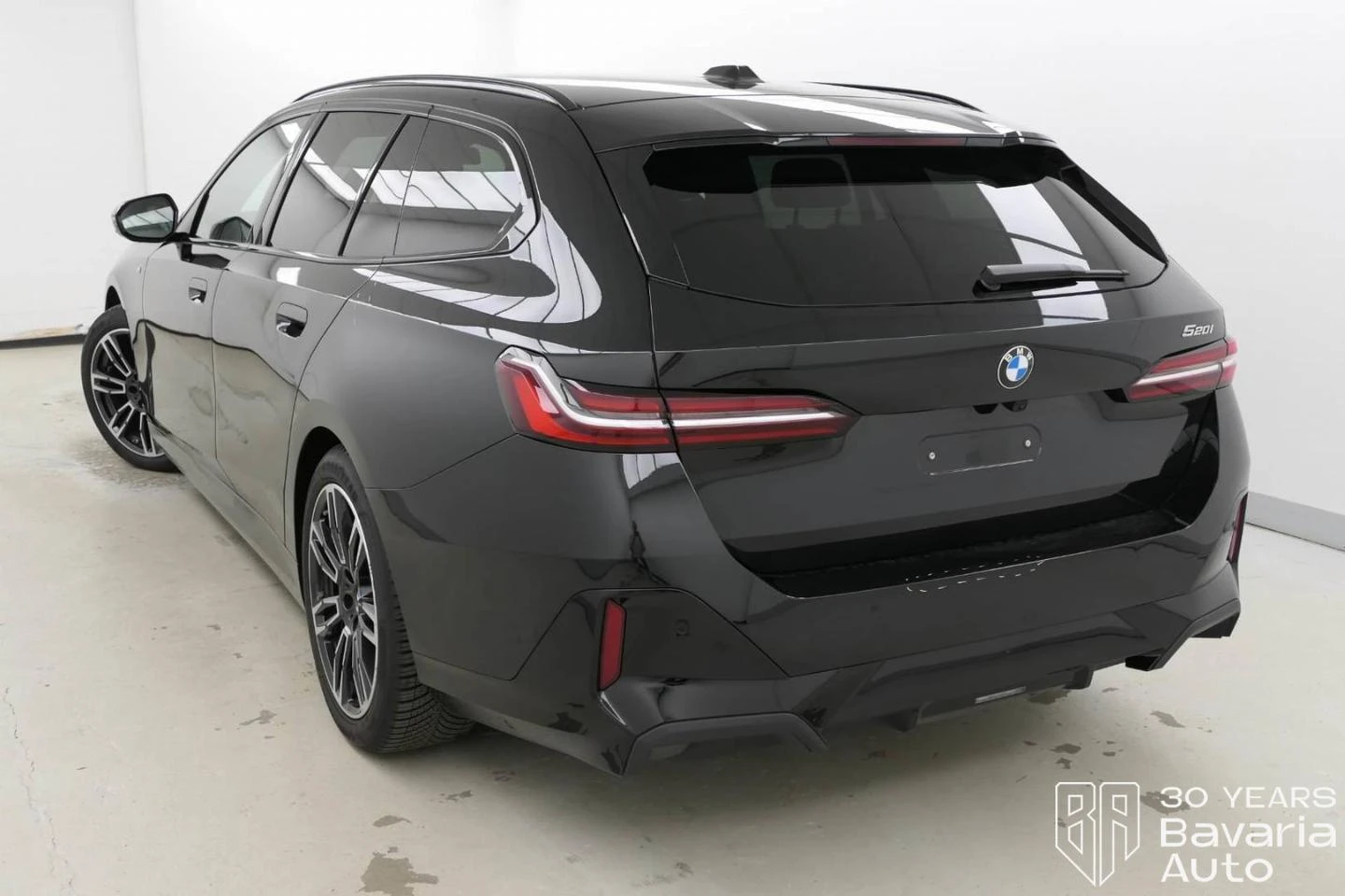 BMW 520 i Touring M Sport Paket Steptronic - изображение 2