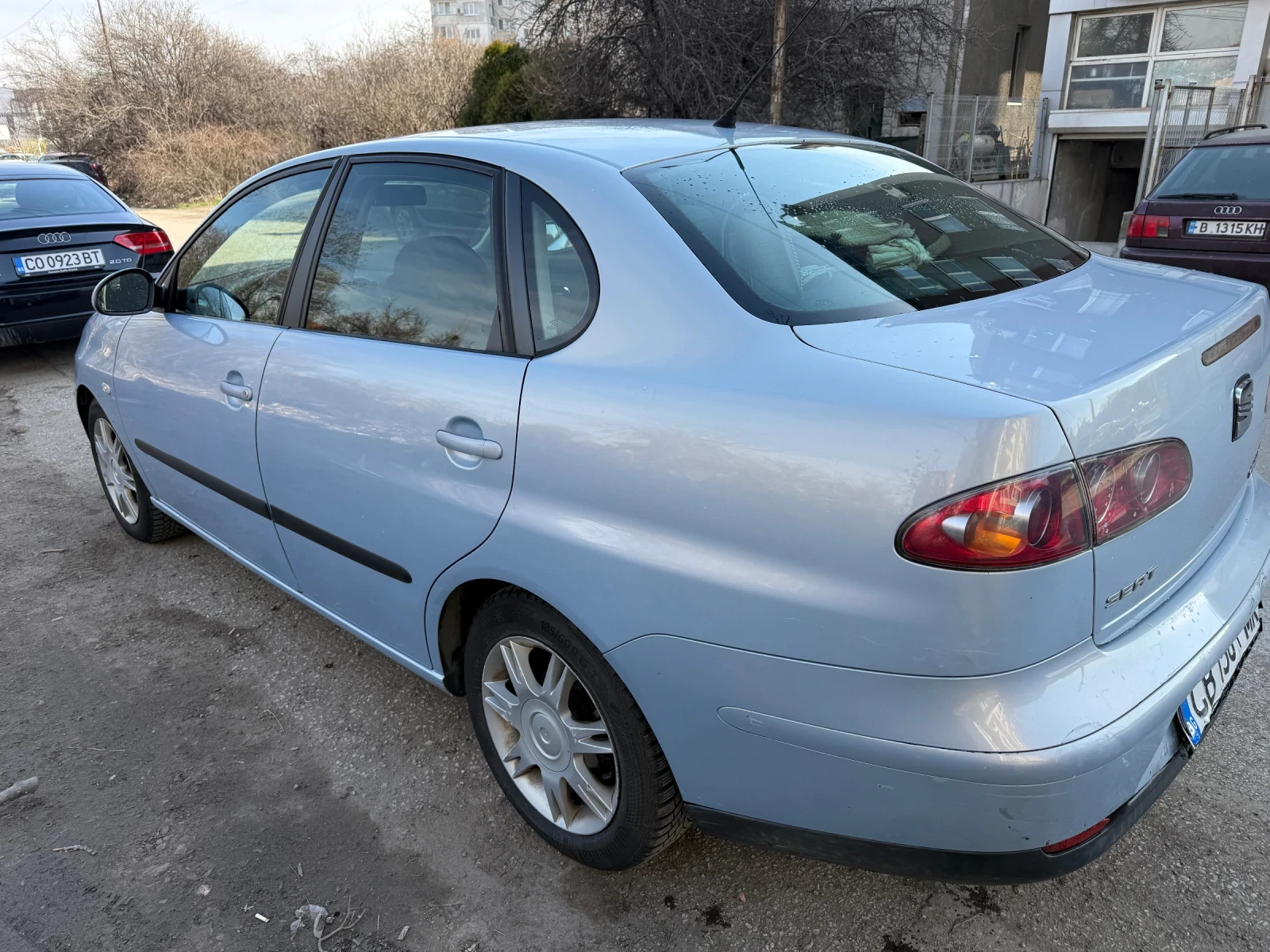 Seat Cordoba, снимка 3 - Автомобили и джипове - 53720312