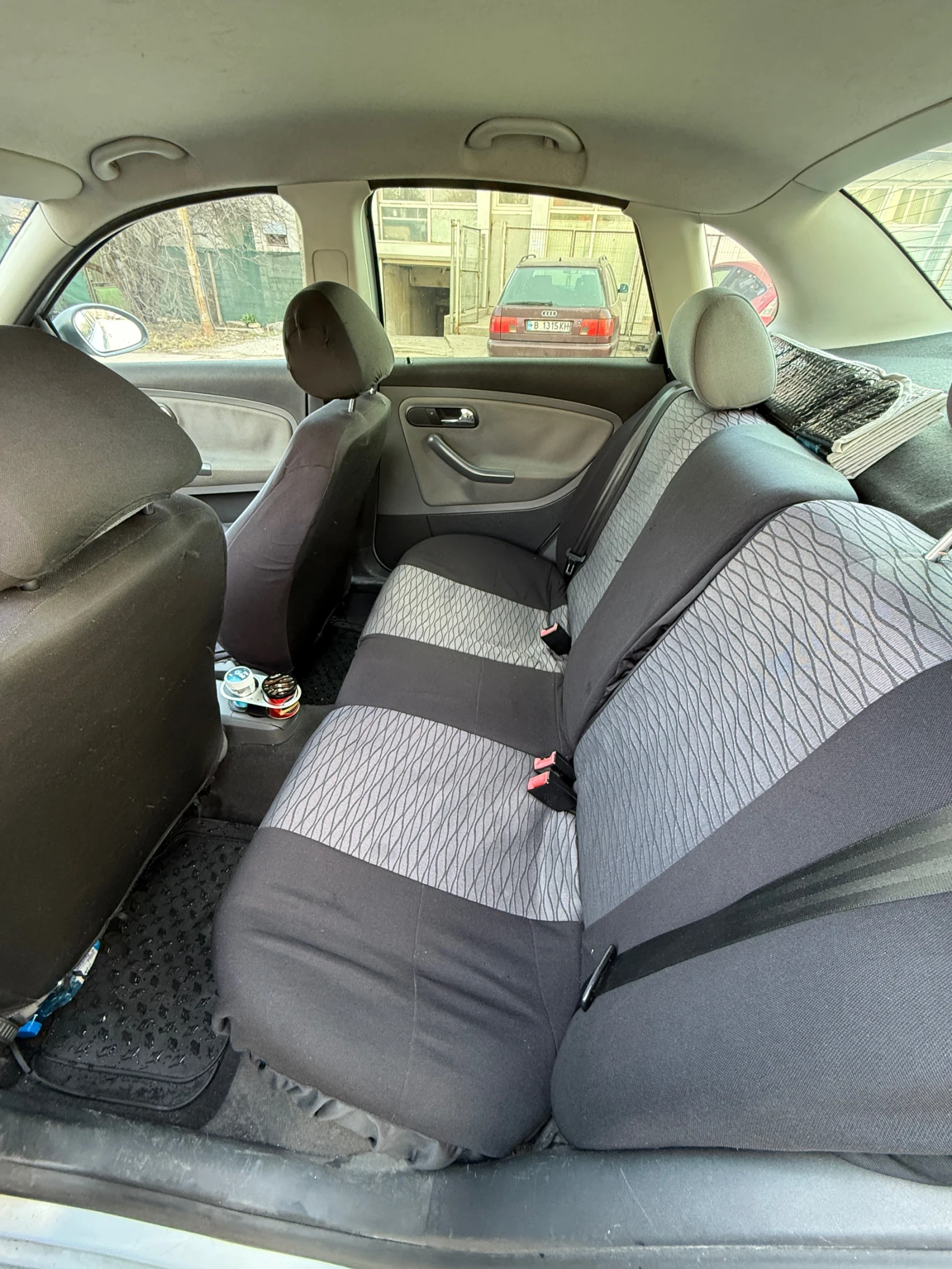 Seat Cordoba, снимка 10 - Автомобили и джипове - 53720312