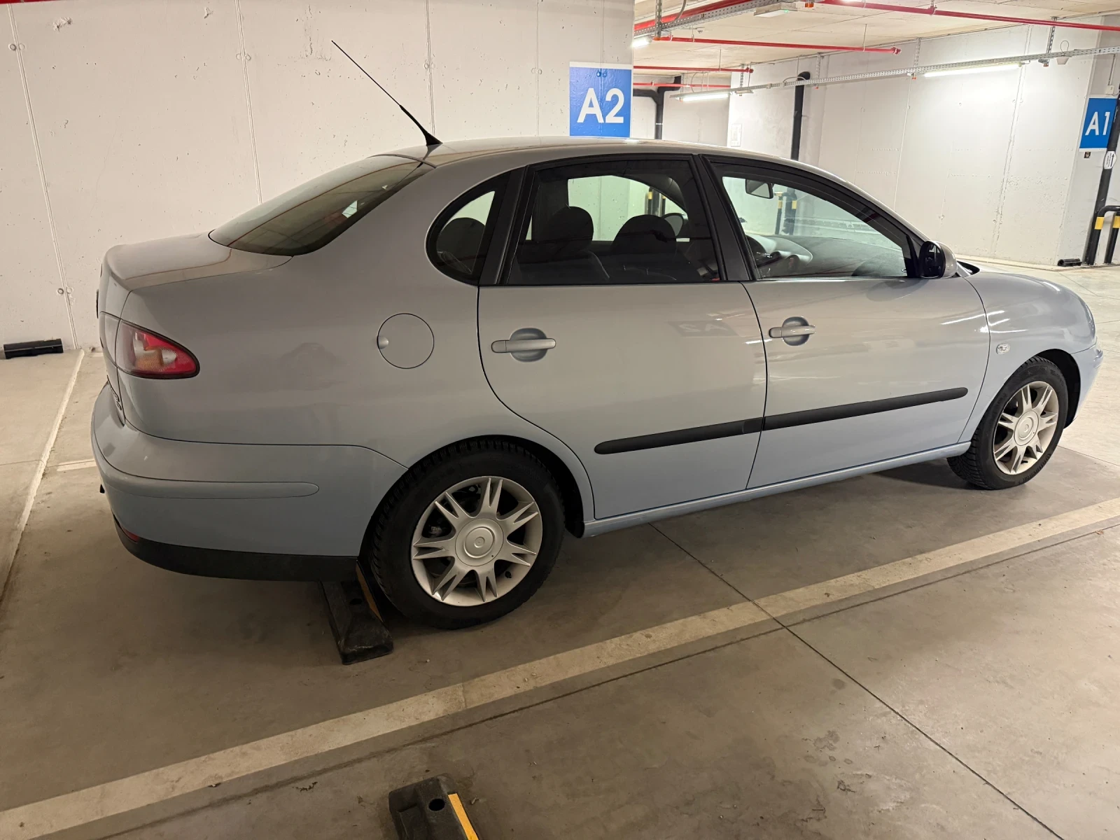 Seat Cordoba, снимка 4 - Автомобили и джипове - 53720312