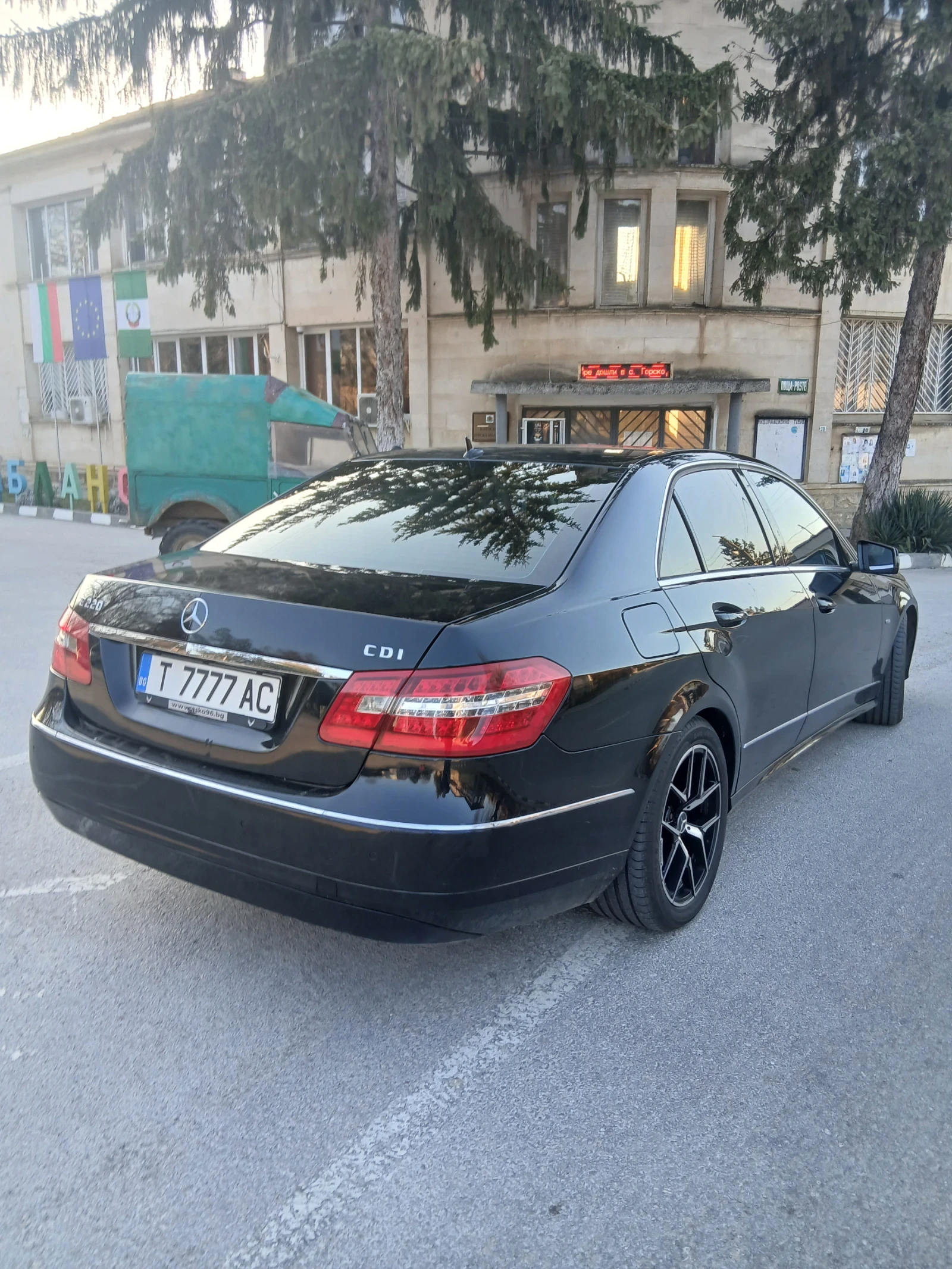 Mercedes-Benz E 220 2.2 , снимка 4 - Автомобили и джипове - 53851574
